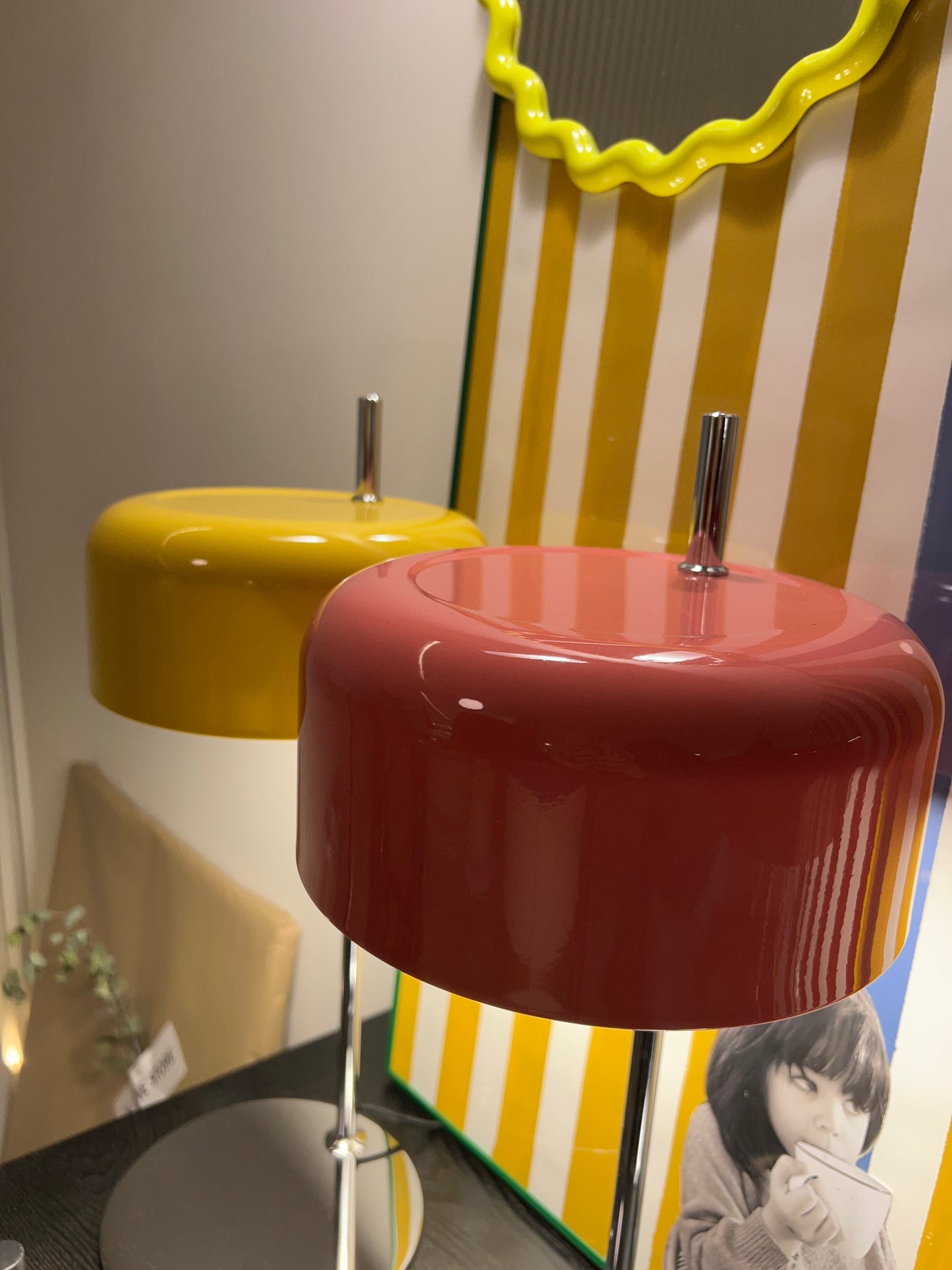 Lámpara de mesa en varios colores
